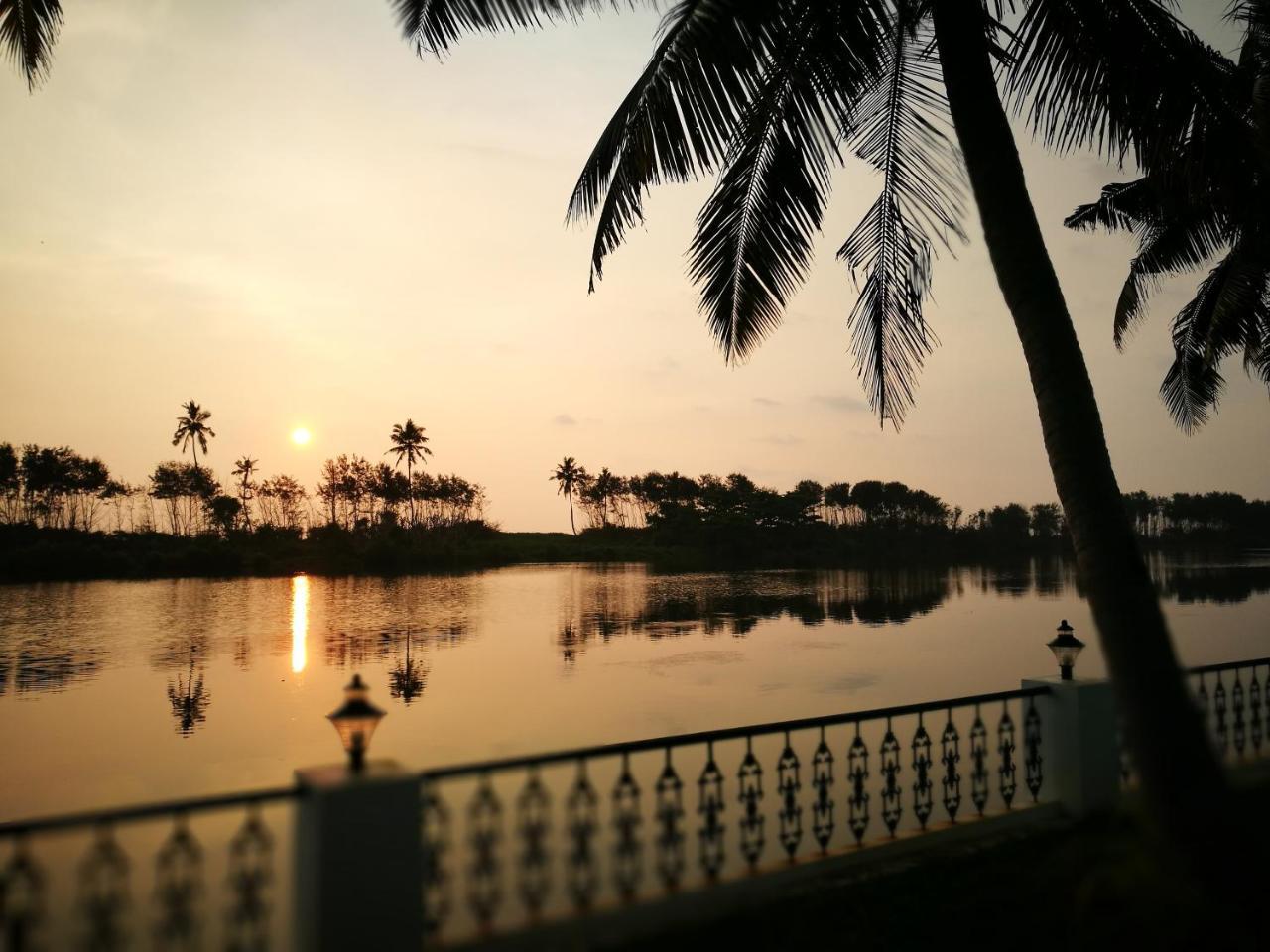 Voye Homes Majestic Retreat Resort Varkala Paravūr エクステリア 写真